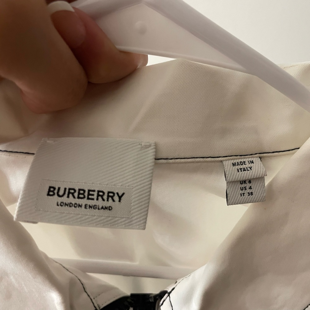 Burberry Short-Sleeve Rib Knit Detail
Cotton Oversized Shirt - Picture 12 of 14